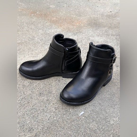 Lucita Kids zip up buckle accent ankle bootie - Picture 3 of 7